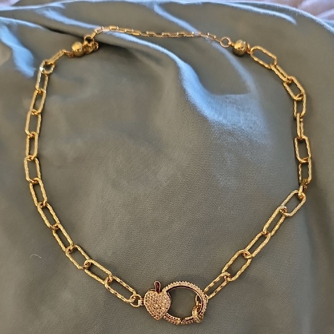 Chic Gold Necklace With Heart Pendant